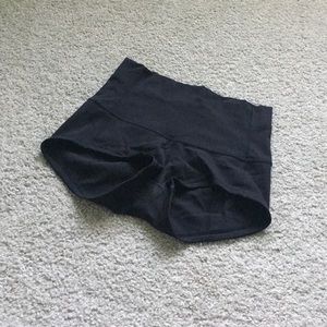 🦋SOLD🦋 Lululemon yoga shorts